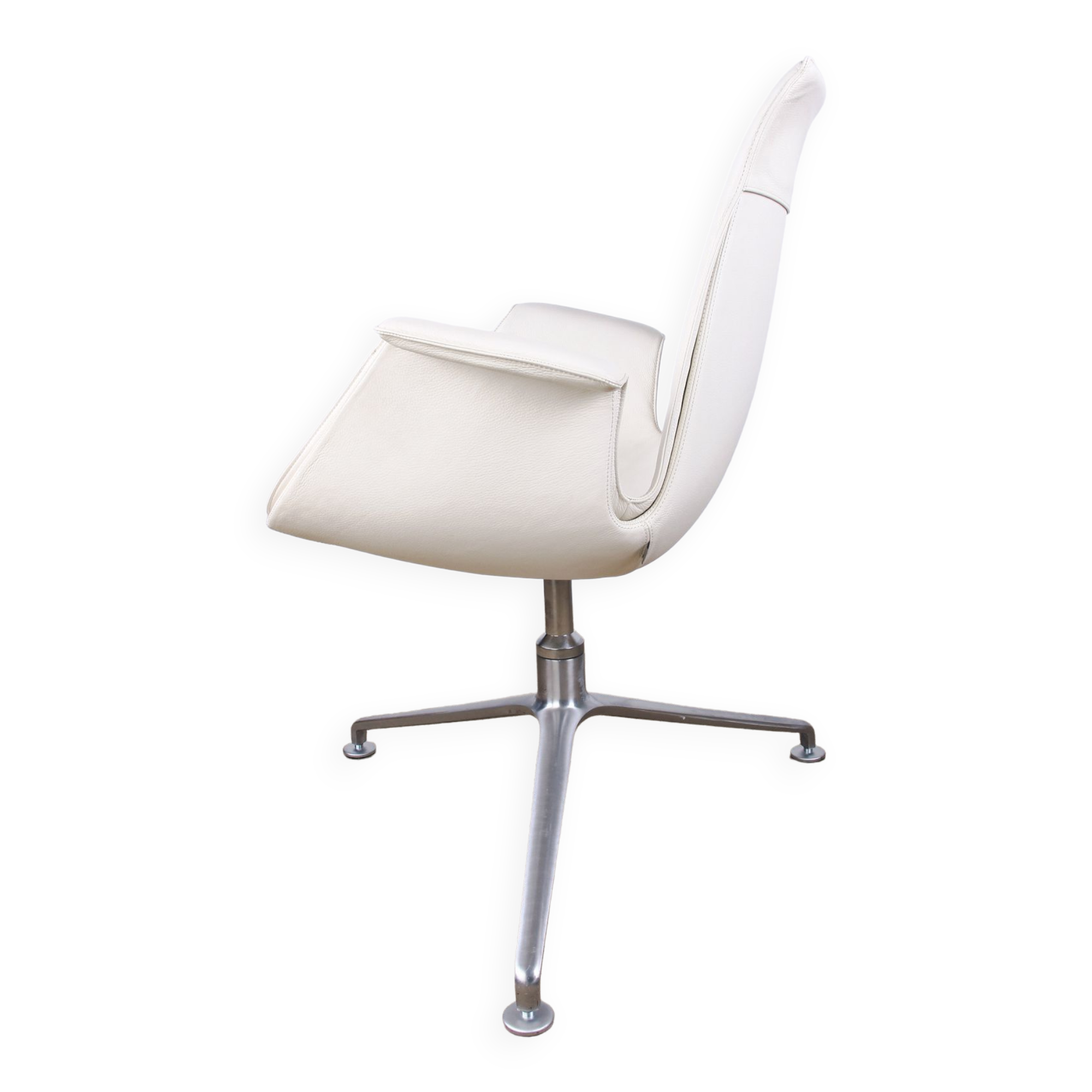 Danish armchair in White Leather and Steel, model FK 6725 or "Tulip chair" by Preben Fabricius.