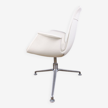 Danish armchair in White Leather and Steel, model FK 6725 or "Tulip chair" by Preben Fabricius.