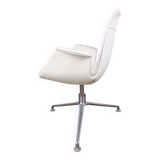 Danish armchair in White Leather and Steel, model FK 6725 or "Tulip chair" by Preben Fabricius.