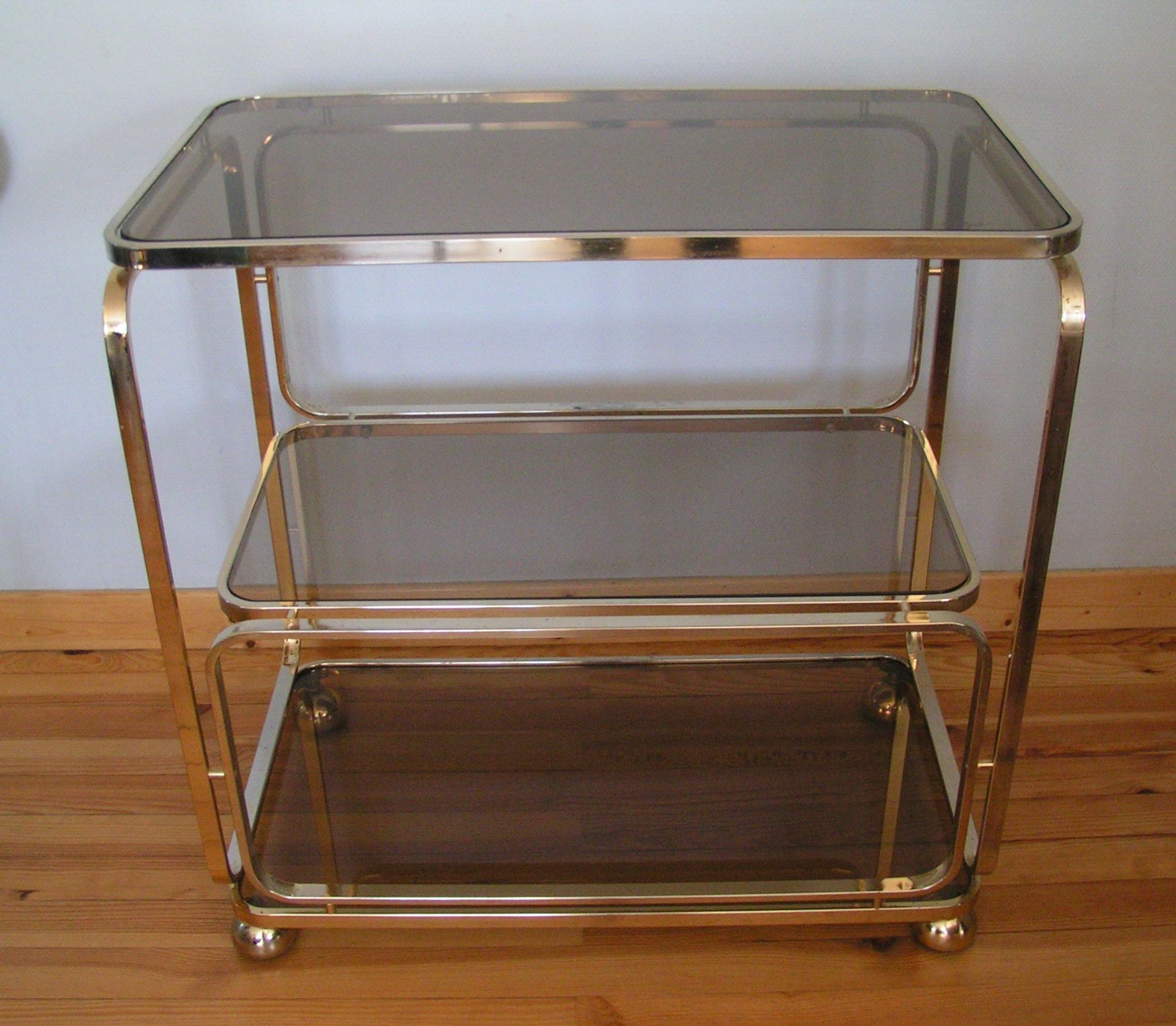 Service on wheels in gold brass and sunglasses - signed