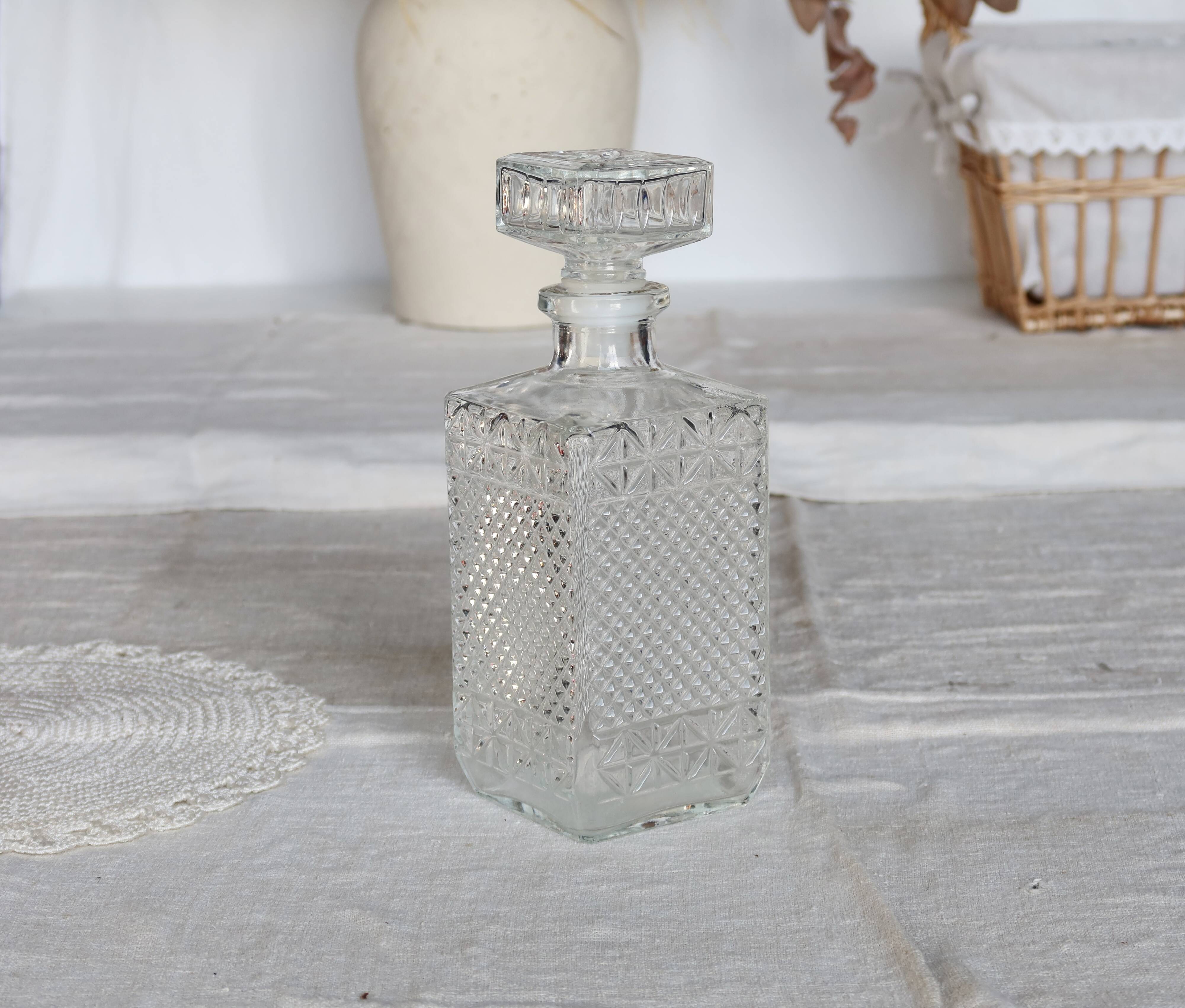 Carafe à whisky vintage en verre pressé – Bouchon gravé fleur