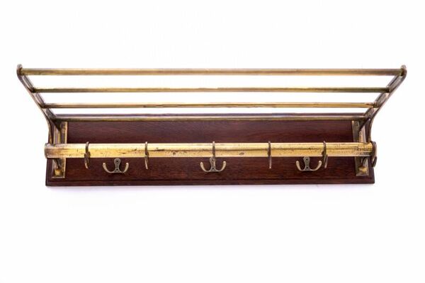 Petite armoire ancienne, Europe occidentale, vers 1900.