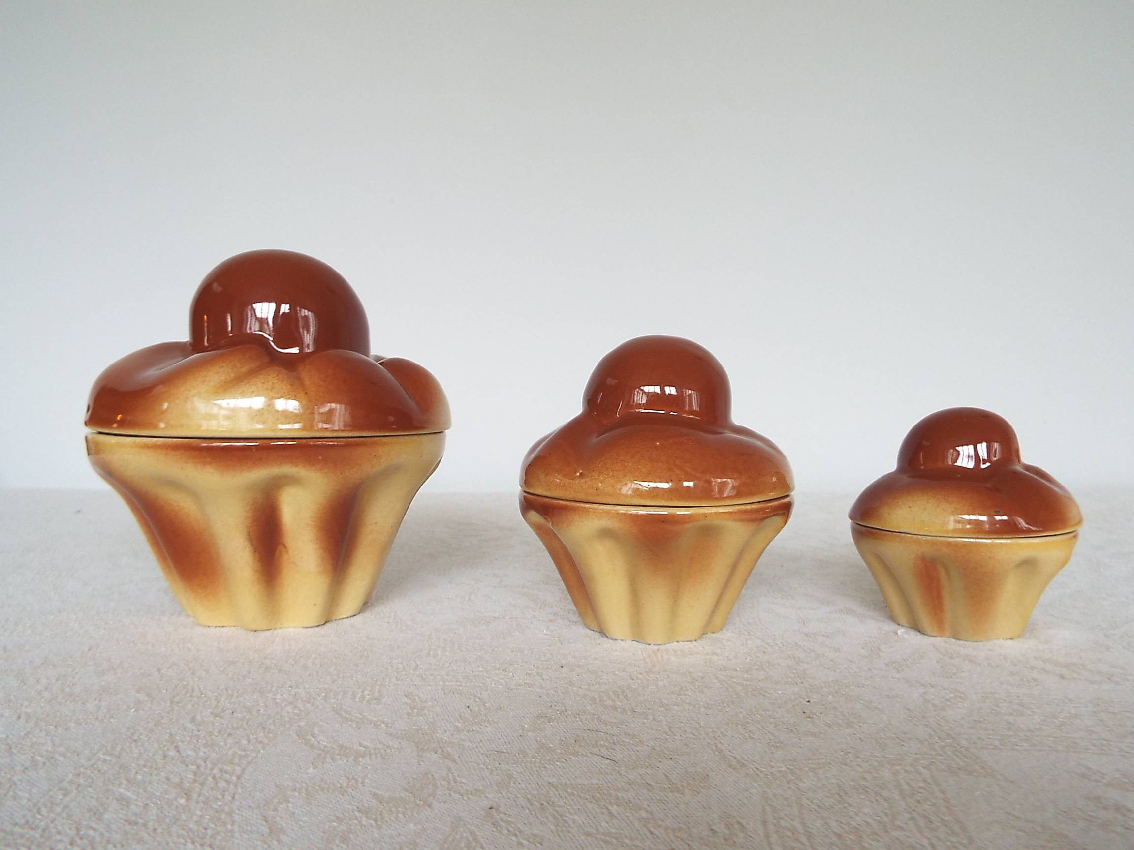 3 ceramic nesting pots