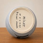 Cache-pot Milet Sèvres, décor main d'une femme agenouillée 1950