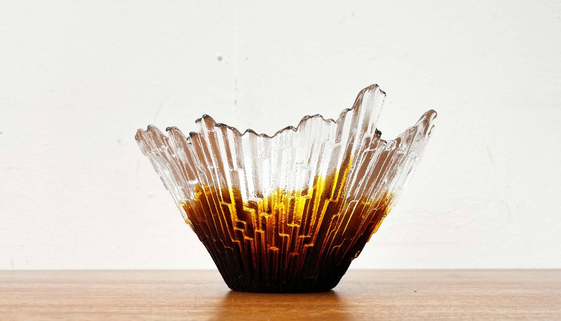 Glass bowl from the modern Revontulet series by Tauno Wirkkala for Humppila, Finland, 1960s.