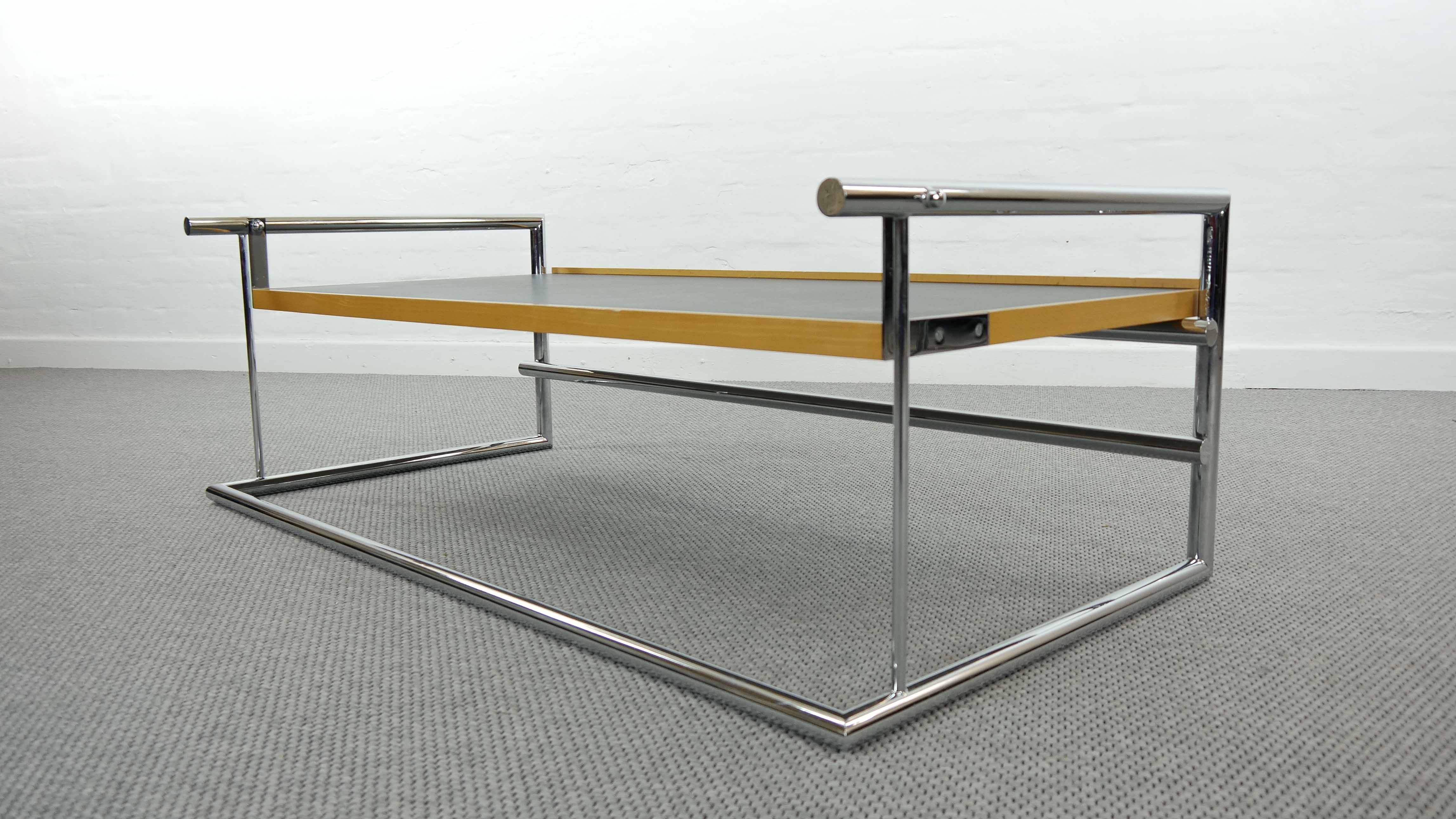 Menton Table by Eileen Gray fort ClassiCon