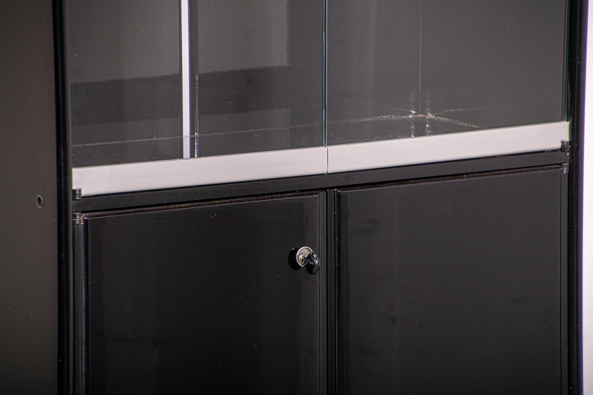 Set of Olinto book cases designed by Kazuhide Takahama for B&B Italia circa 1980