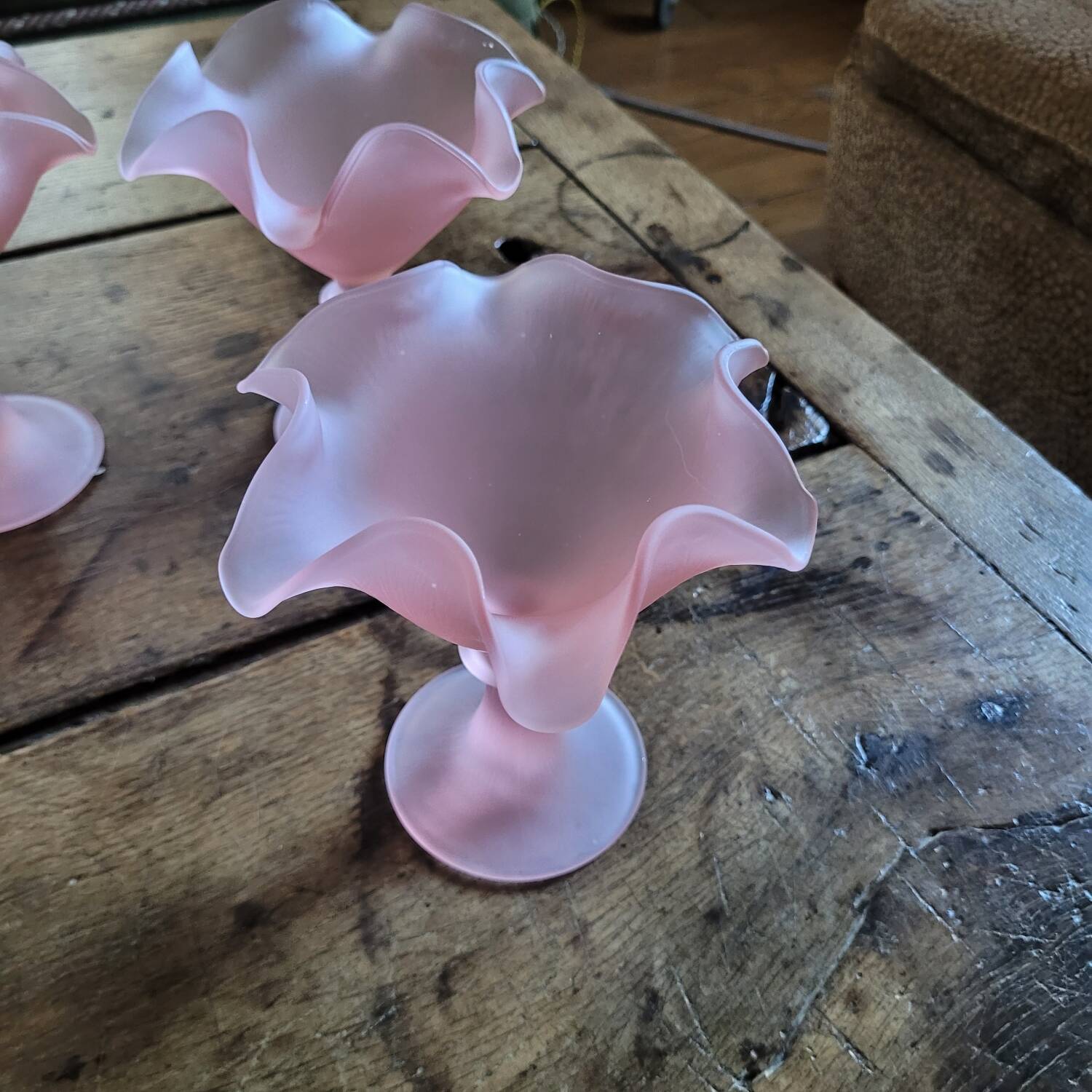 3 pink satin glass dessert bowls – 1950s