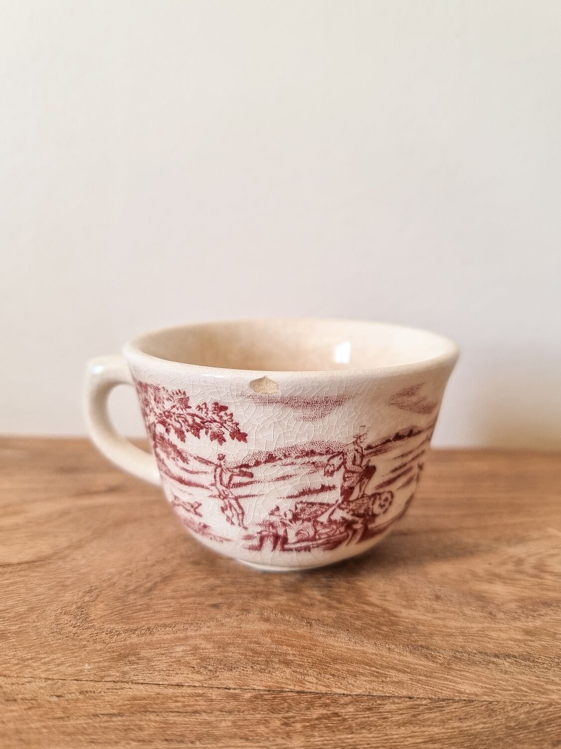 Cups, saucers and milk jug set