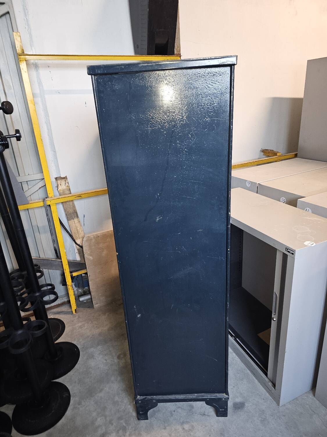 Old Ghent Cloakroom from the 1900s - Vintage Charm and Authenticity