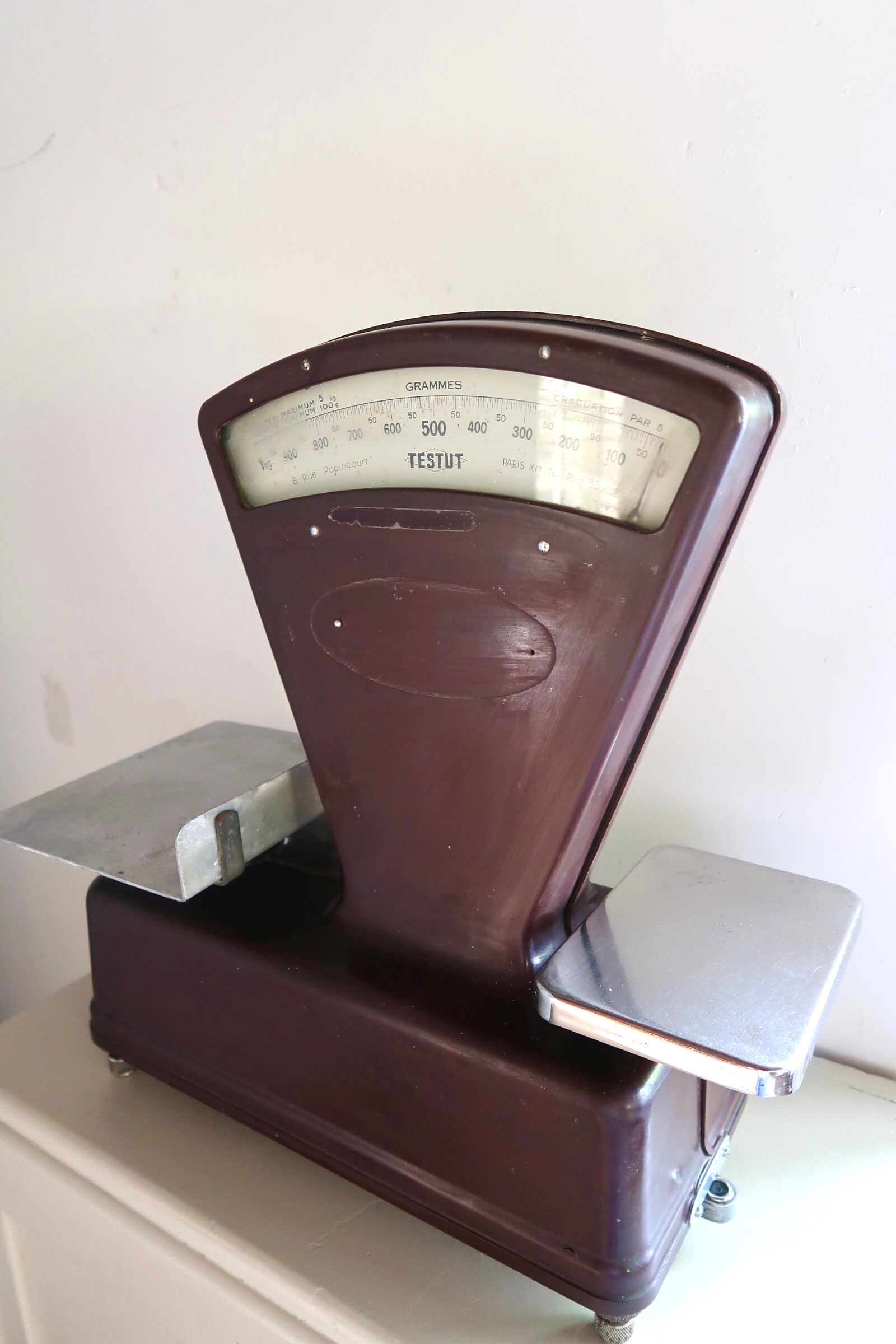 Vintage Testut grocery scale