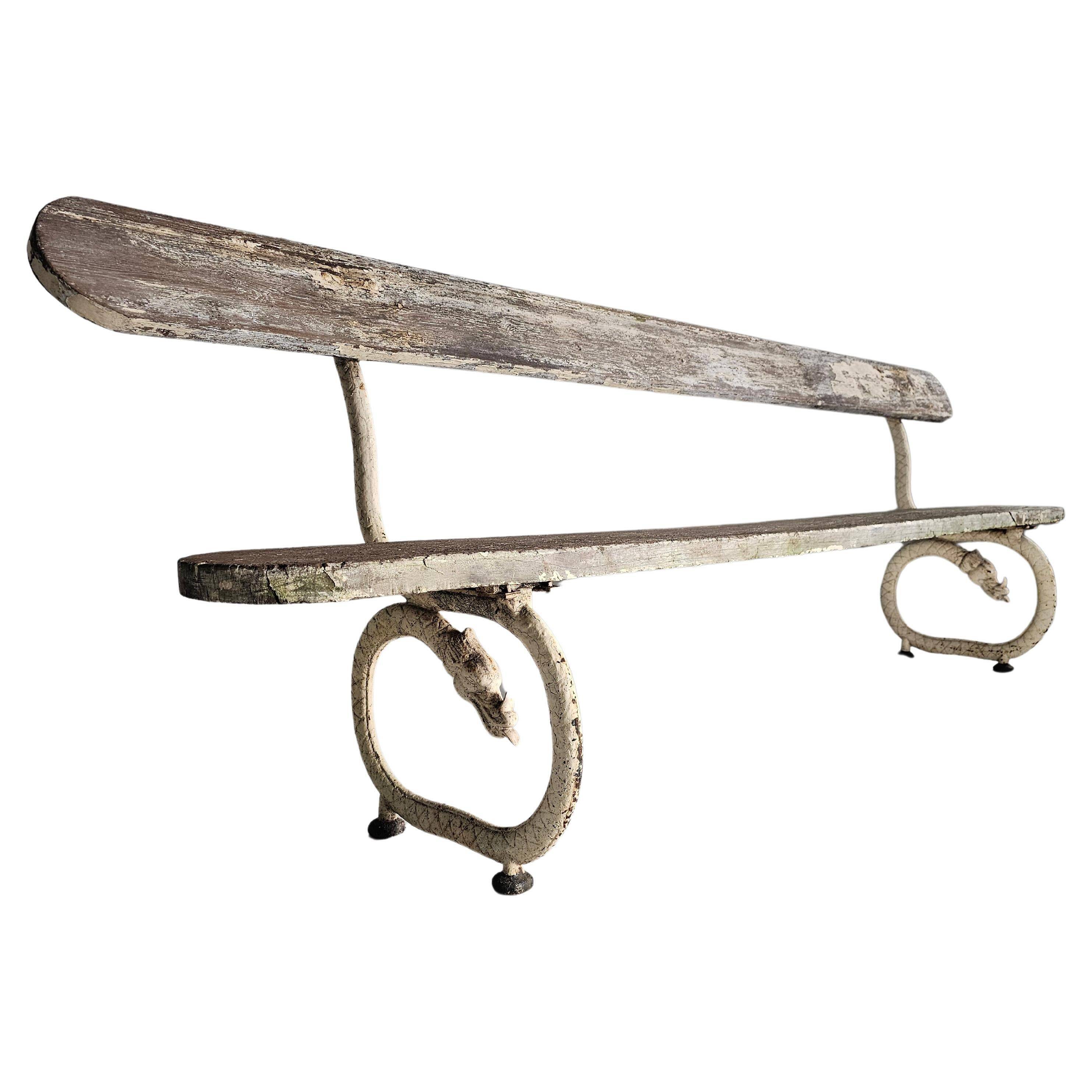 Banc de jardin français du début 1900 avec dragons et flèches