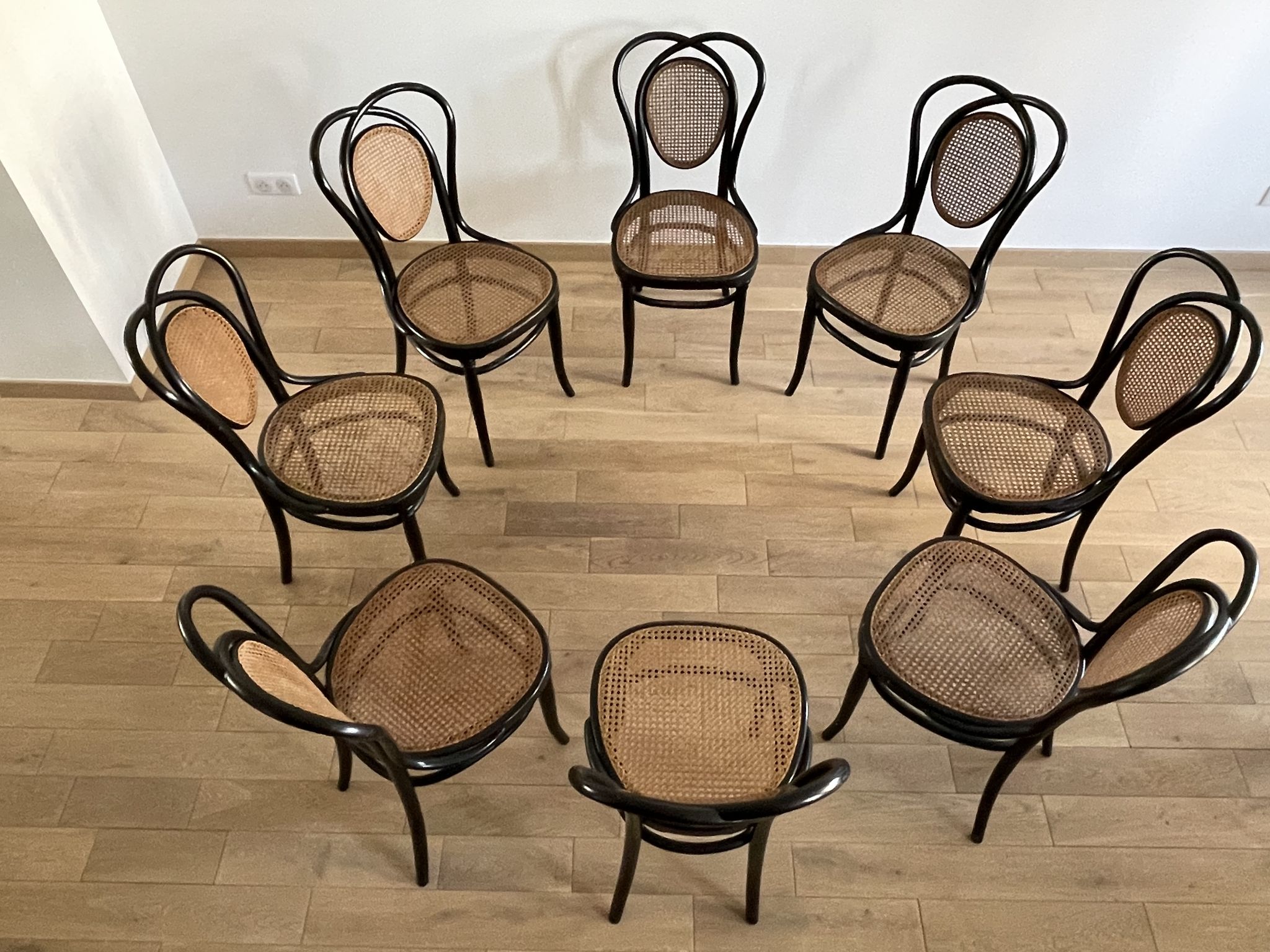 Série de 8 chaises viennoises N.33 de J&J Kohn, 1900