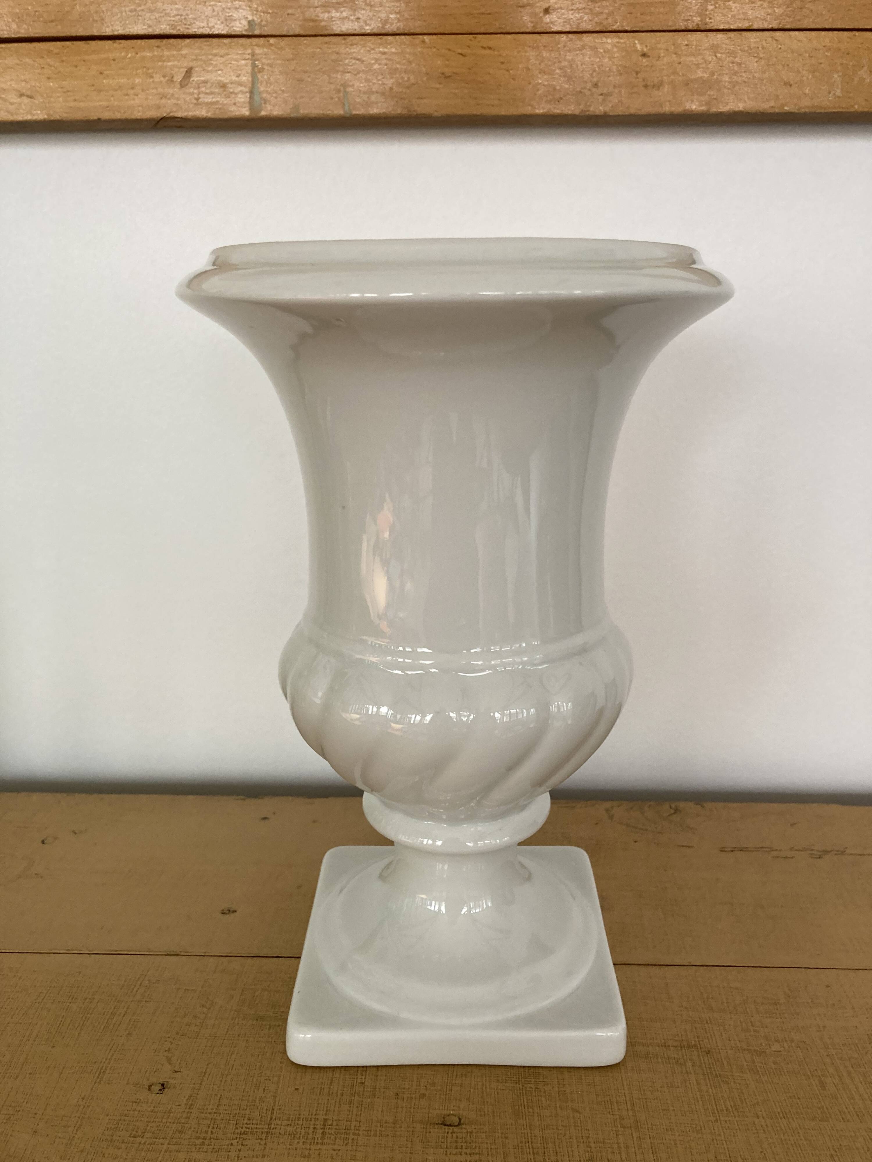 Vase Médicis porcelaine Limoges H23cm