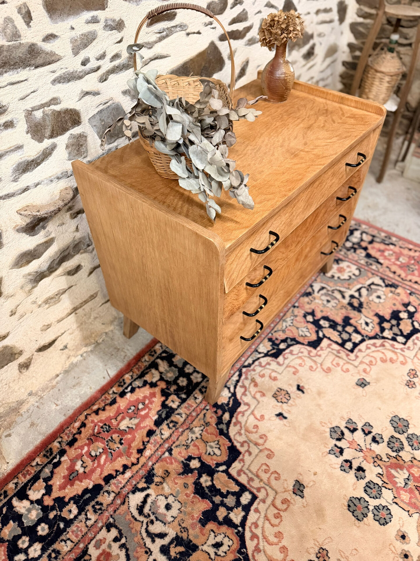 Pretty low chest of drawers from the 50s and 60s.
