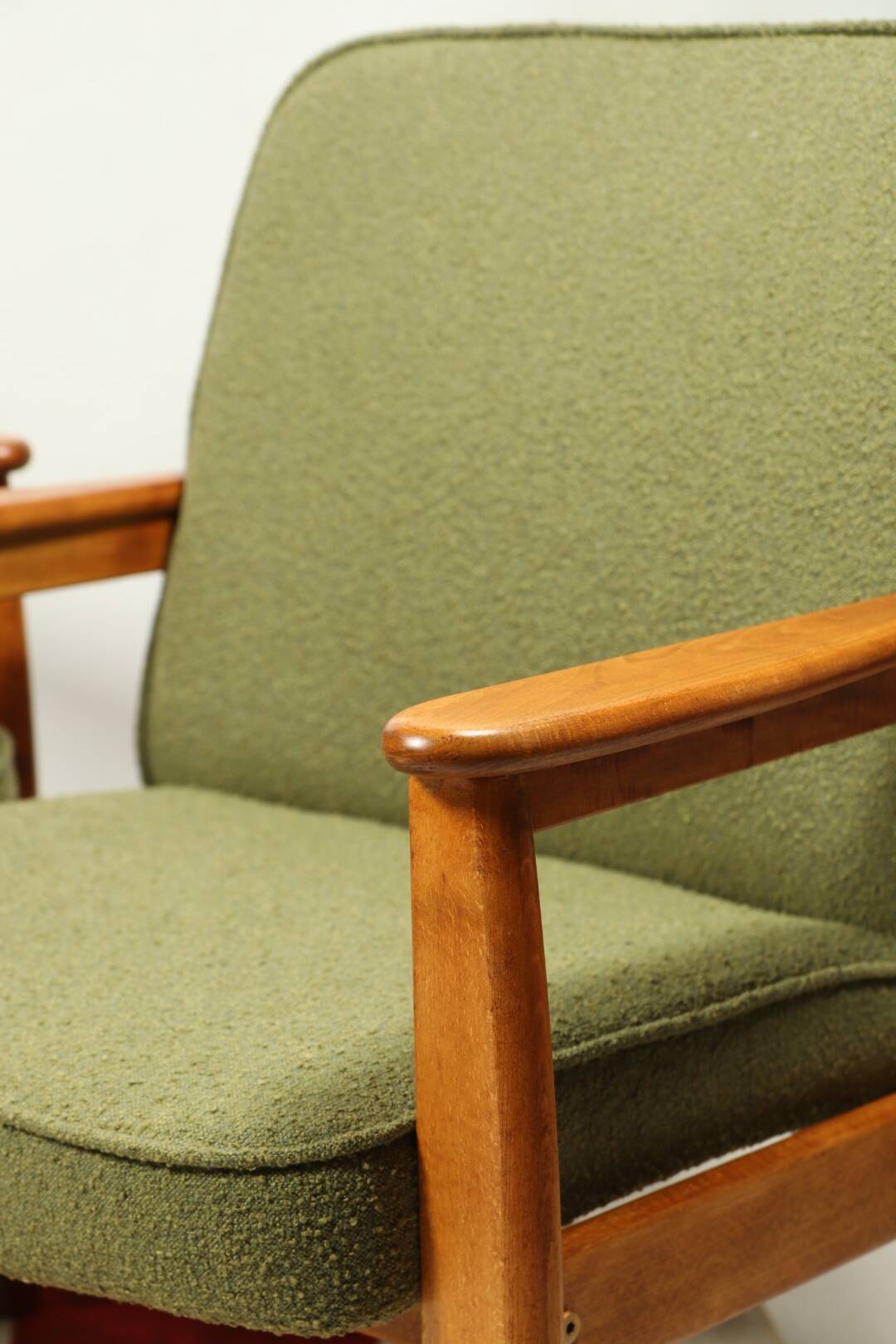 Fauteuil vintage vert en tissu bouclé Scania Design Chaise longue en bois
