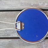 Round mirror with feet