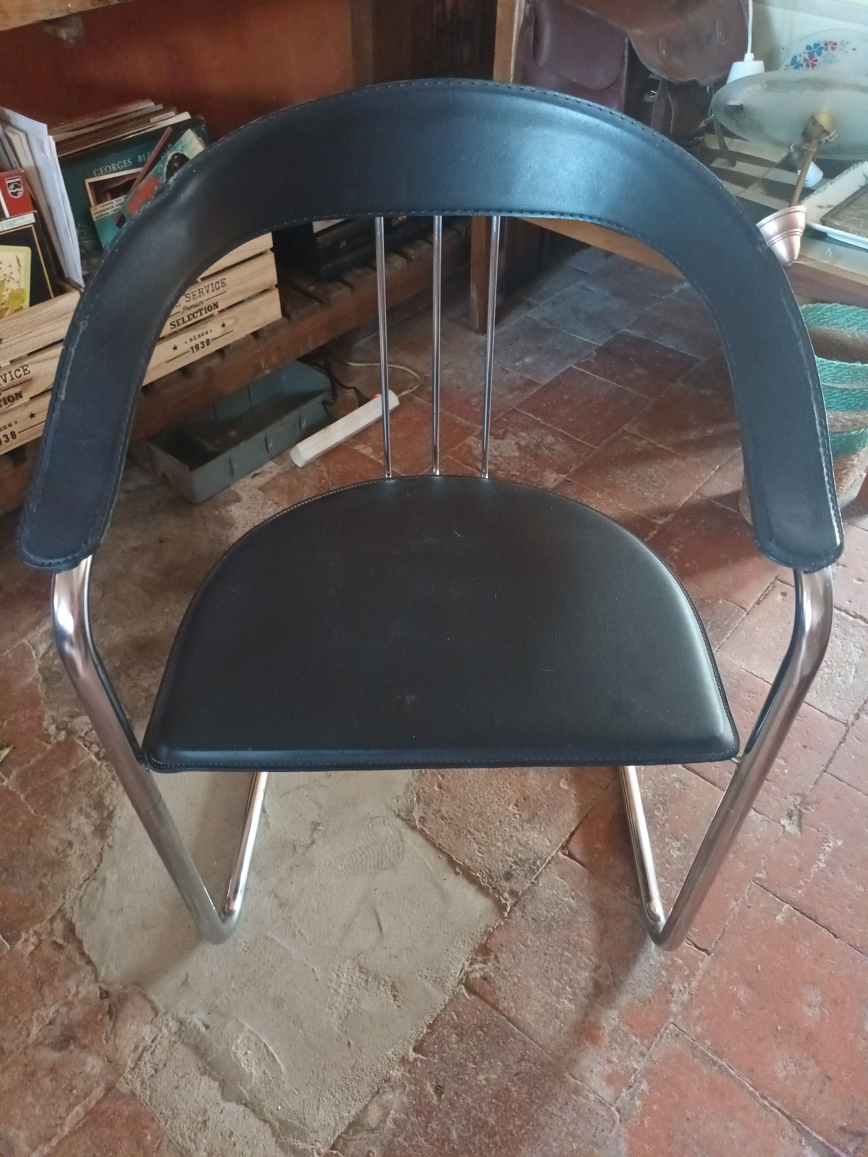Quatre chaises avec accoudoirs style Arrben