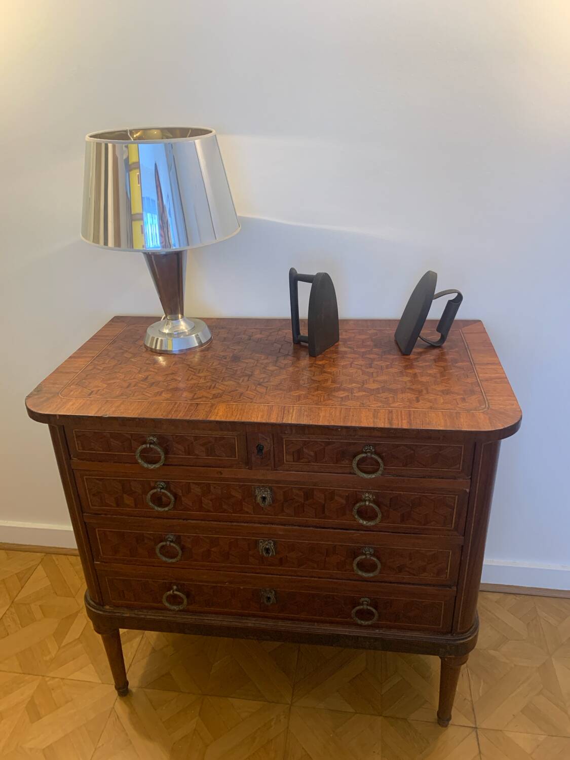 Marquetry chest of drawers