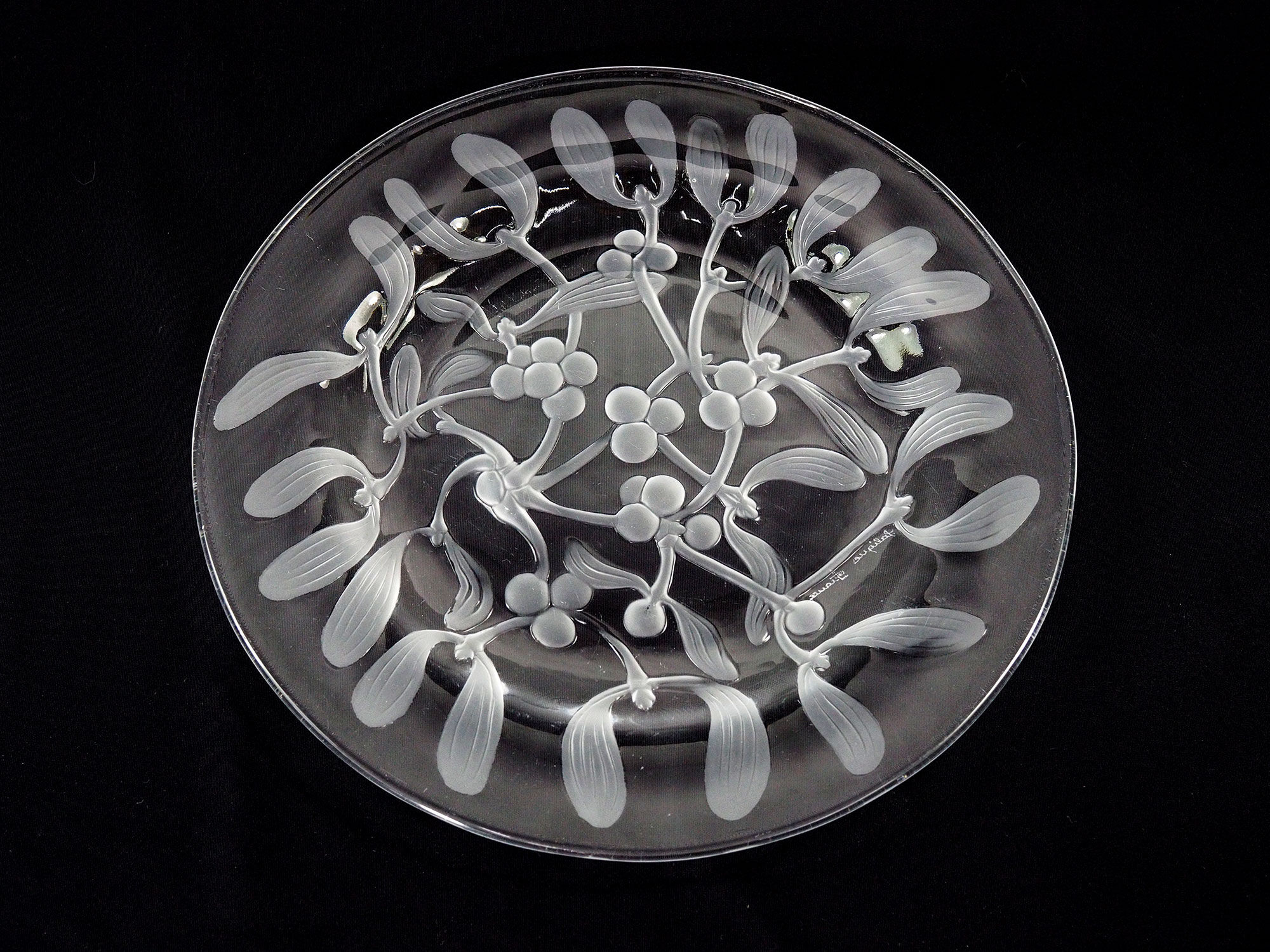 Crystal plate Gui Lalique pattern