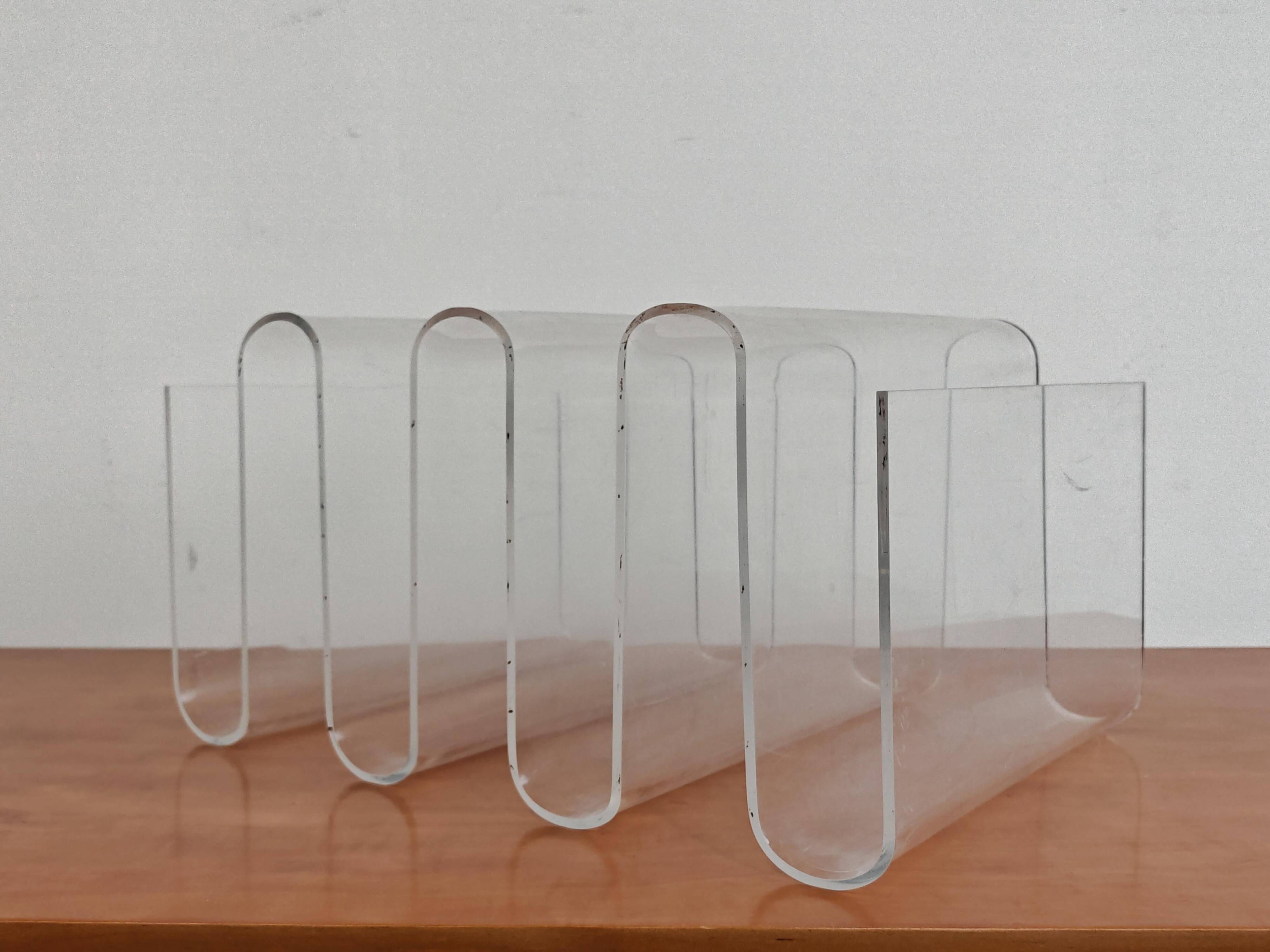 Sculptural range of Mid Century Modern in plexiglass from the 1970s.