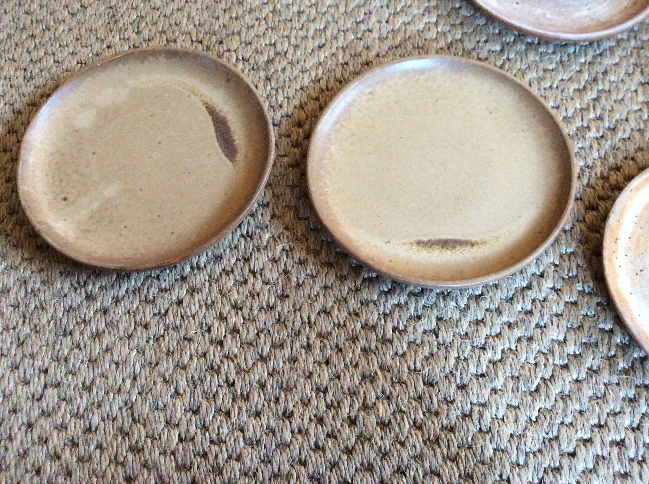 Set de 7 assiettes en grès