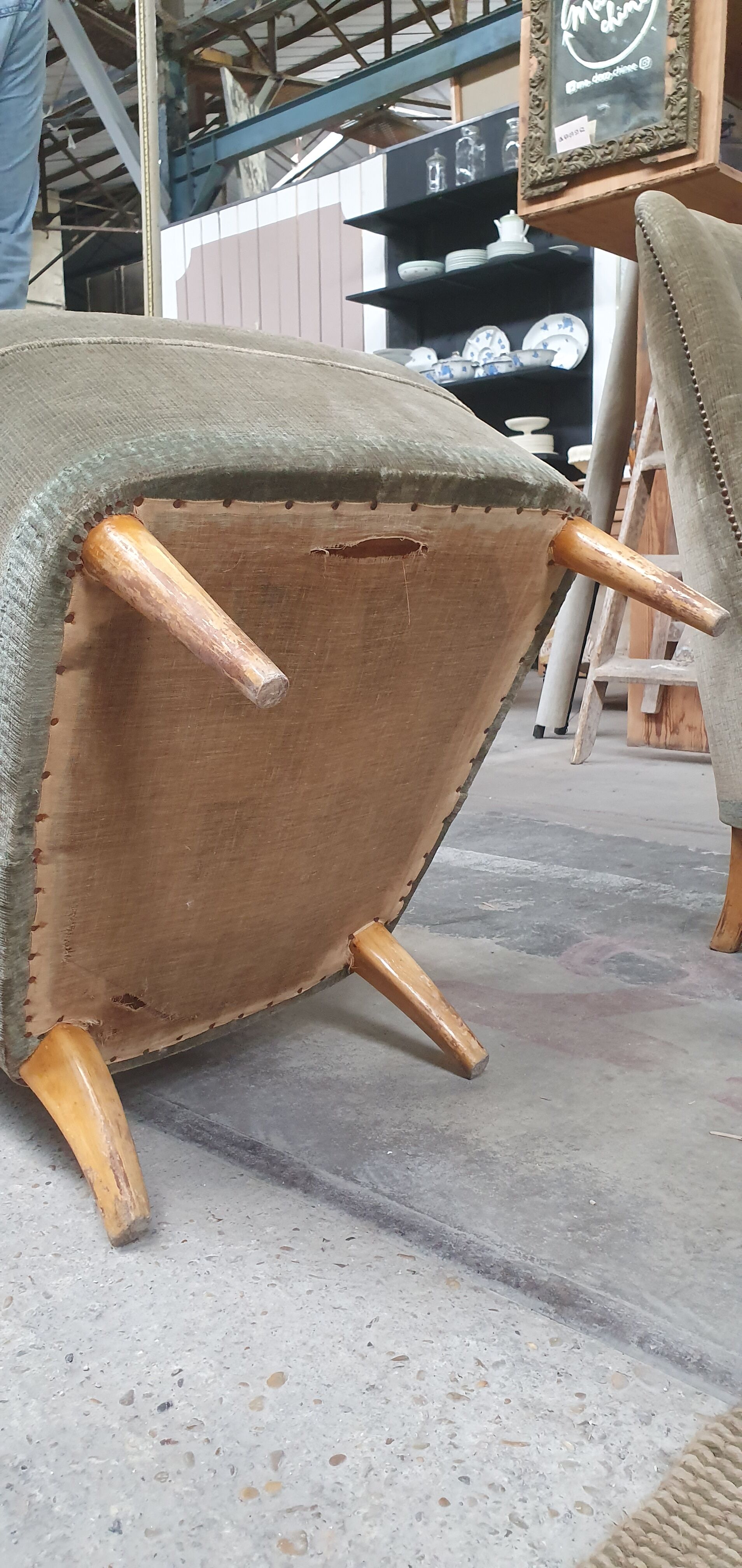 Paire de fauteuils velours anciens