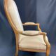 Fauteuil Voltaire XIXe en hêtre blond époque Louis-Philippe