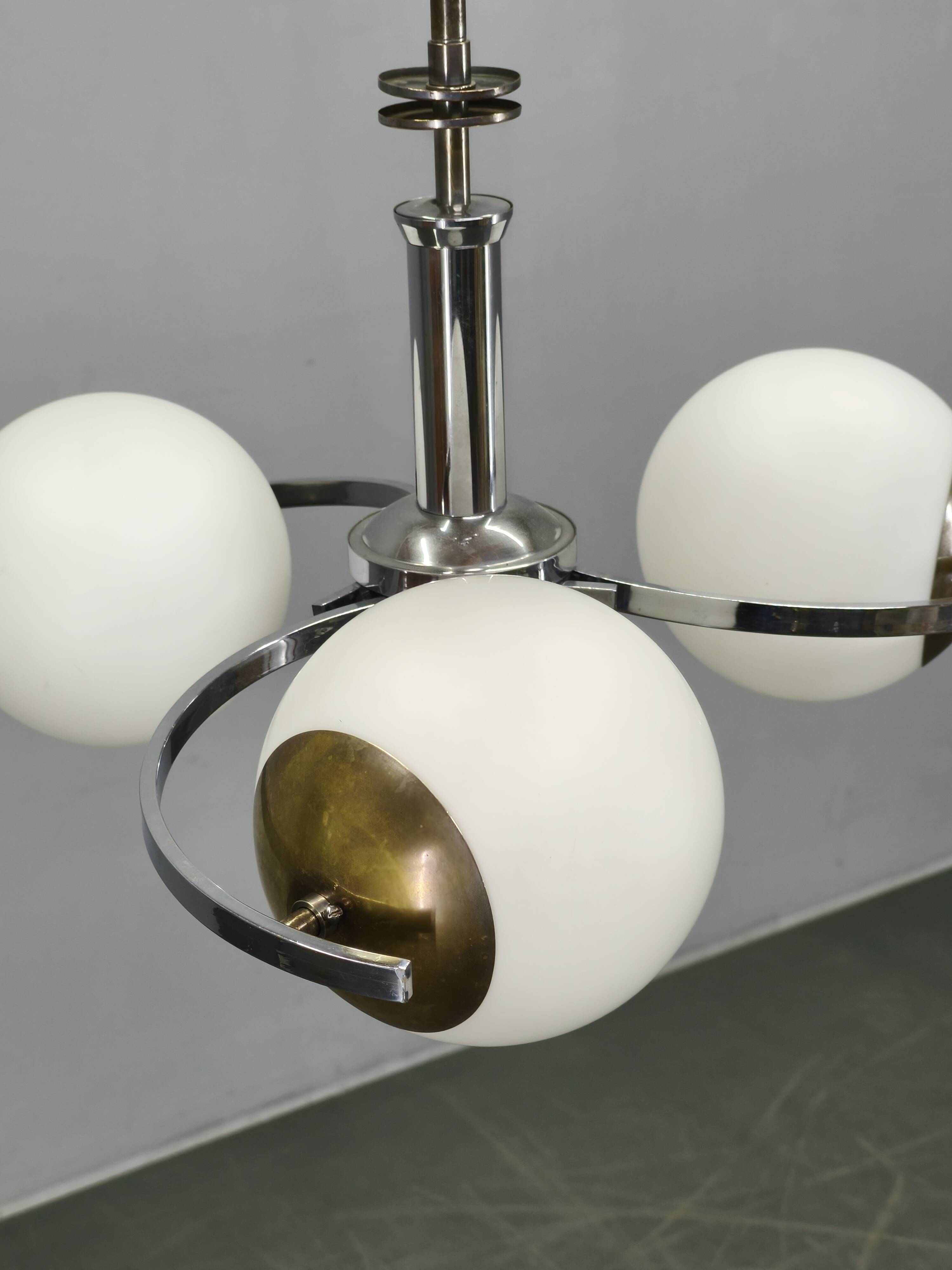 Chandelier en chrome et verre opalin Art Déco tchèque, années 1930
