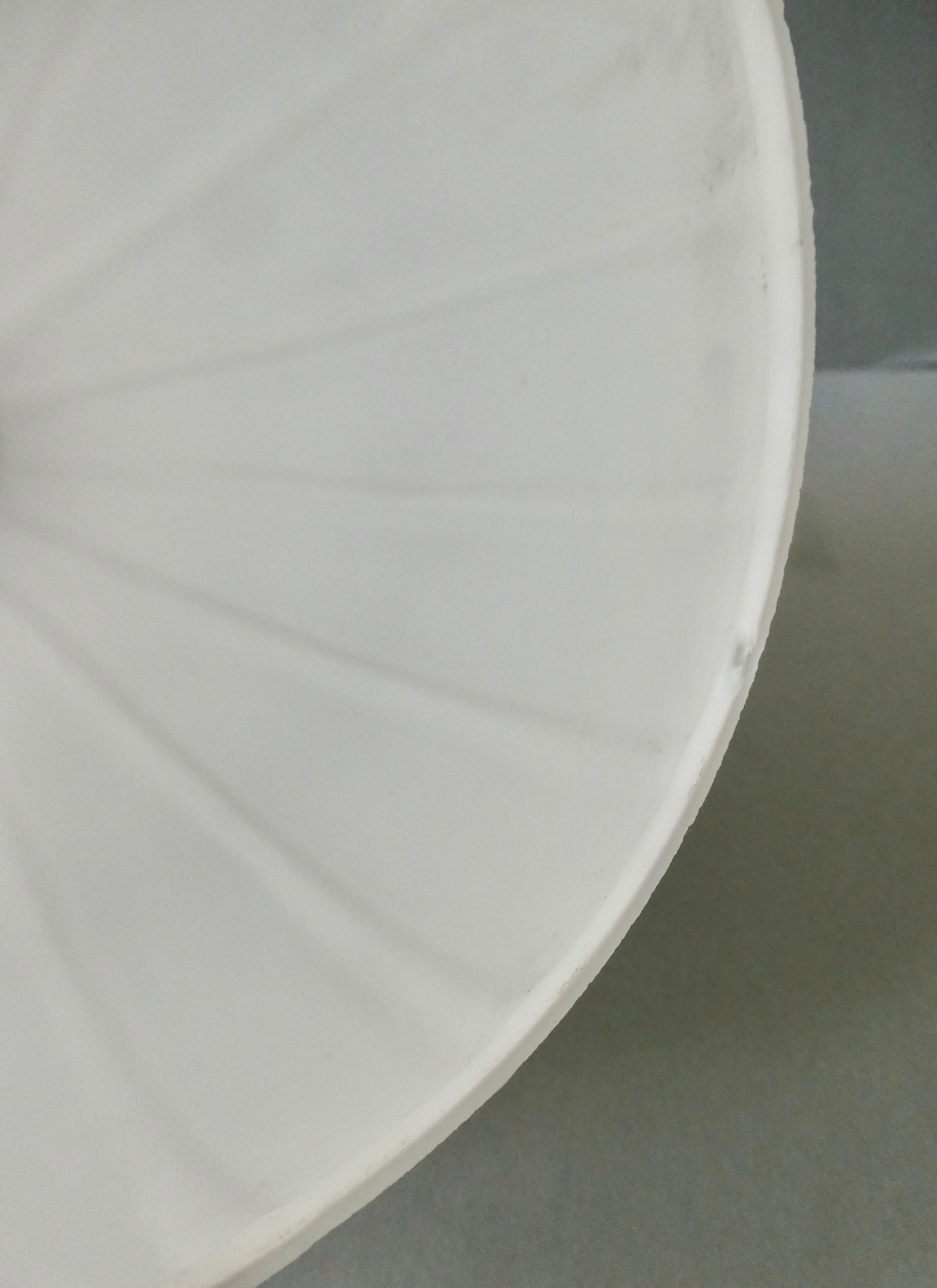 Suspension in white opaline