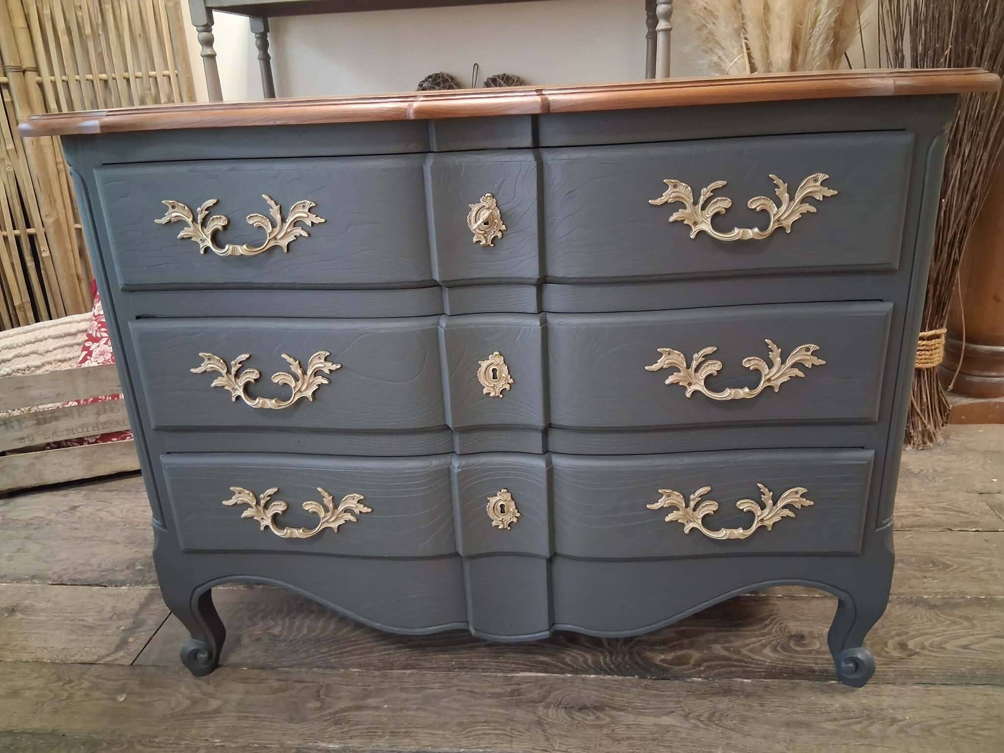 Cherry wood chest of drawers