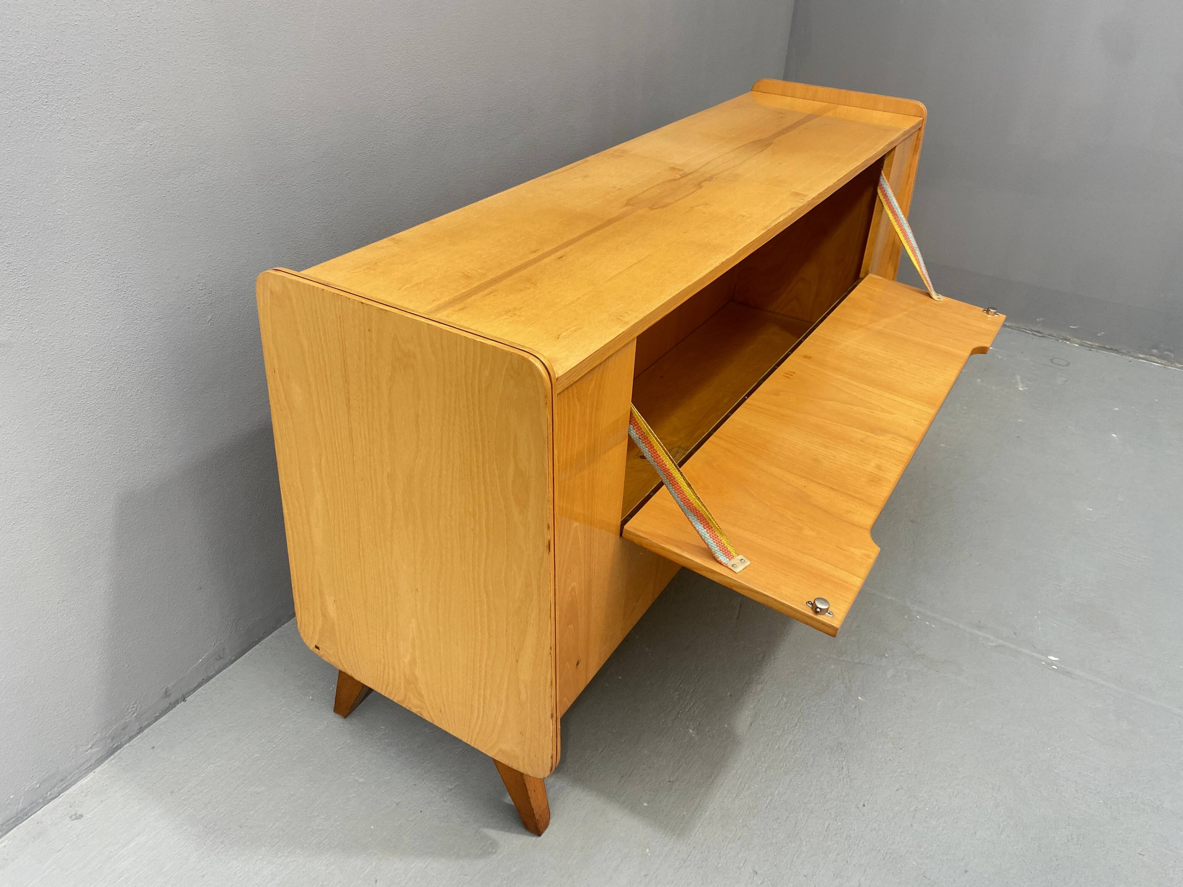 Commode vintage en bois de frêne par F.Jirák pour Tatra, 1960, Tchécoslovaquie