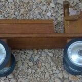 Jouet grue en bois