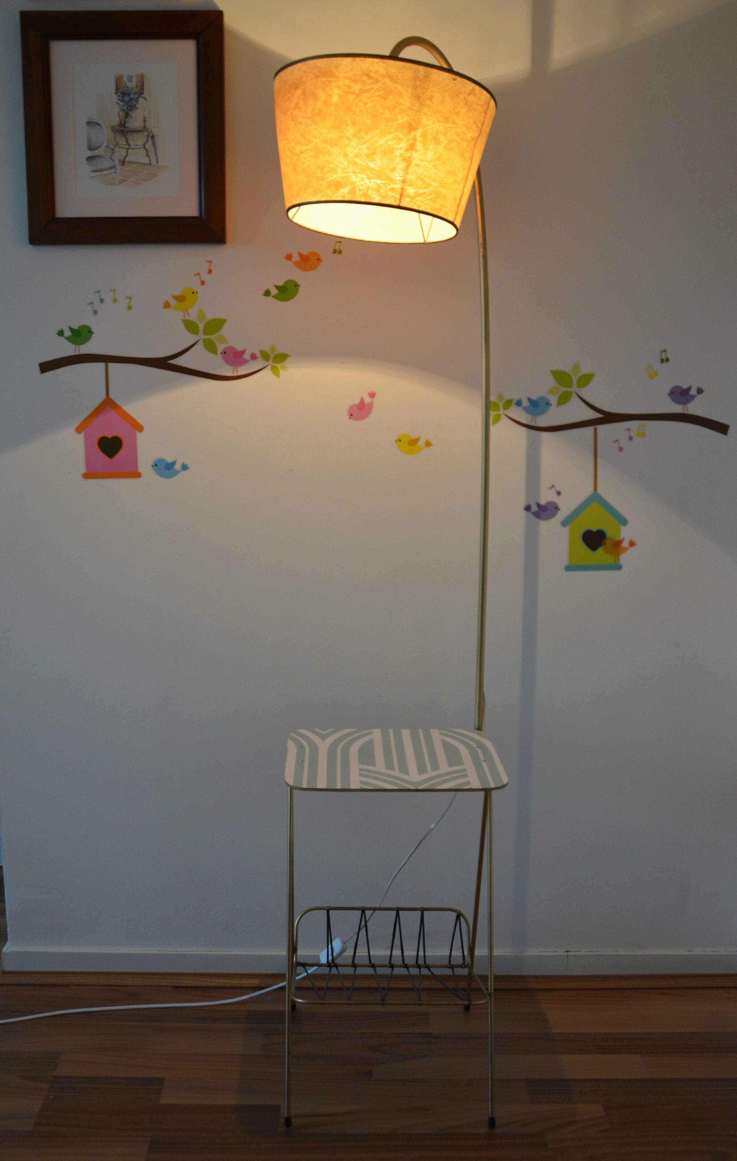 Floor lamp with magazine rack scoubidou years 50 Tablet