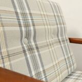 Fauteuil vintage, coussins à carreaux neufs, état d'origine du bois des années 1970