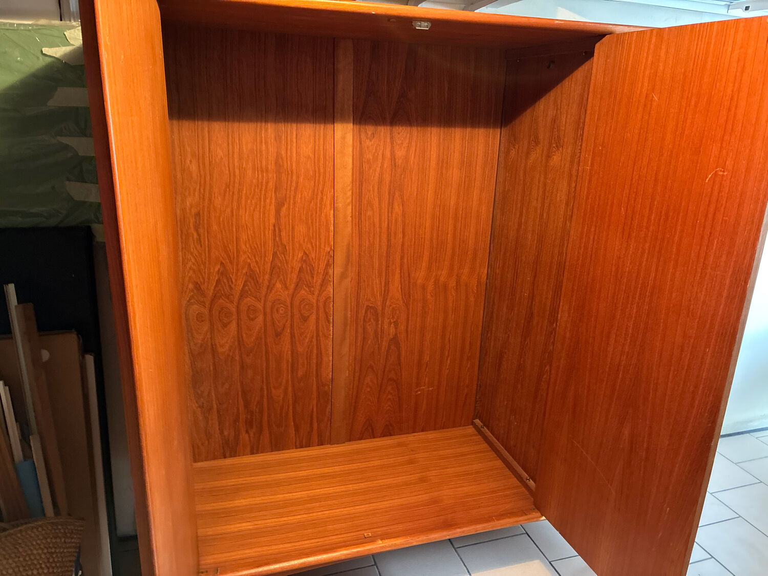 Armoire vintage scandinave en teck massif dressing 1960