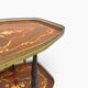 Chariot de bar en marqueterie de style Hollywood Regency italien présente des motifs floraux complexes.