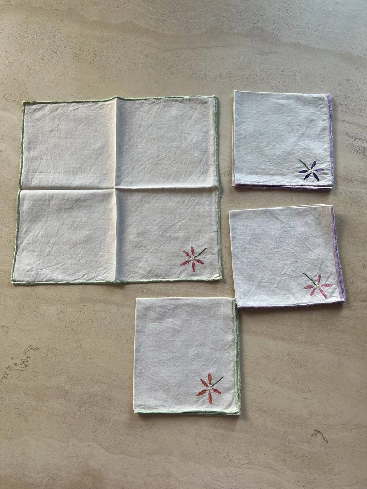 Embroidered flower napkins (set of 4)