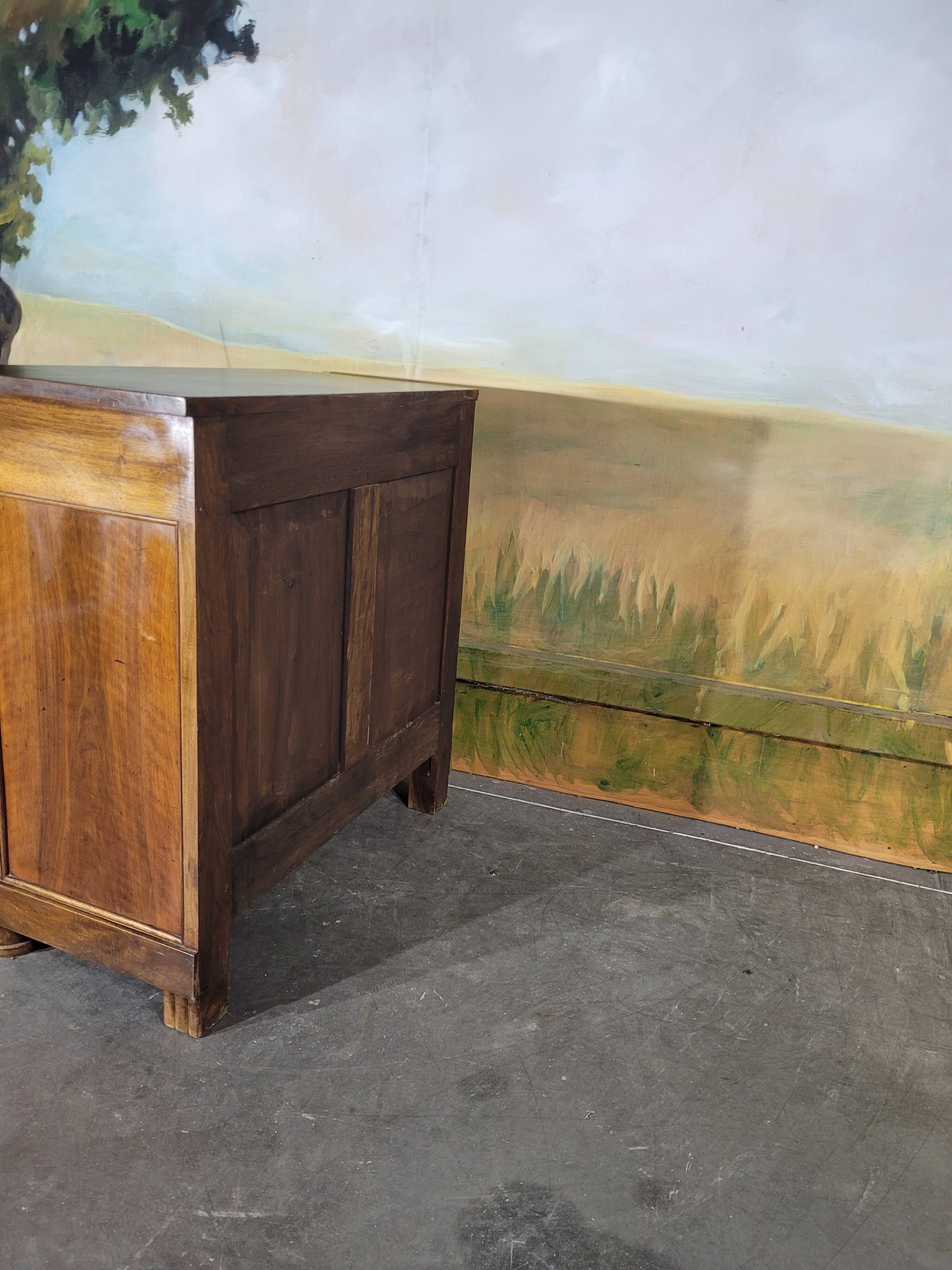 Petit buffet empire en noyer