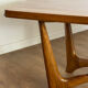 Table basse vintage en bois – piètement sculptural