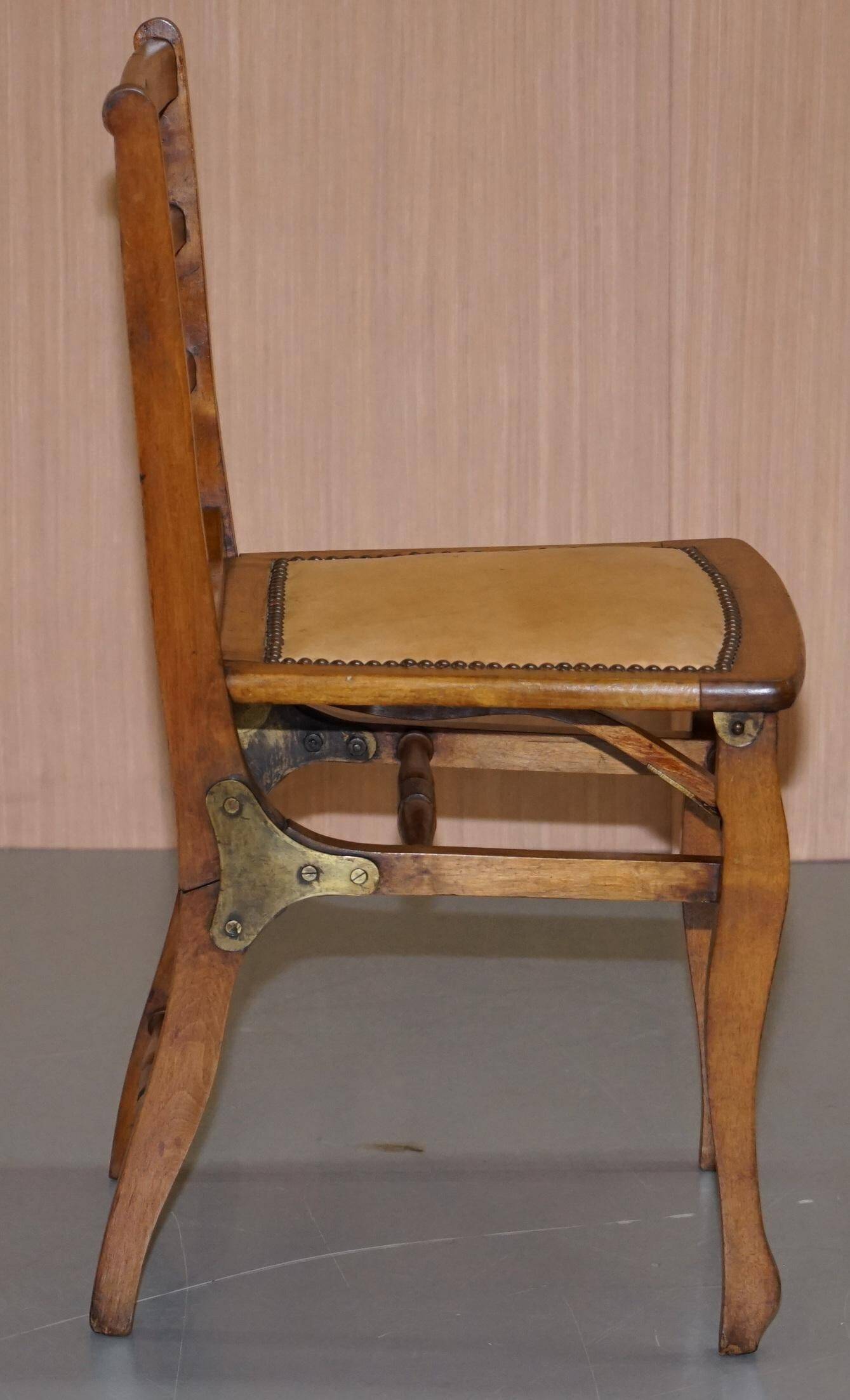 Chaise pliante militaire rare circa 1890 en fruitwood massif avec ferrure en laiton