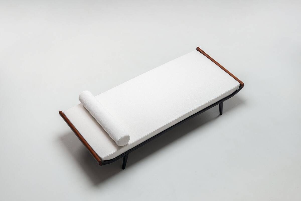 Dick Cordemeijer Cleopatra daybed for Auping in white fabric The Netherlands 1954