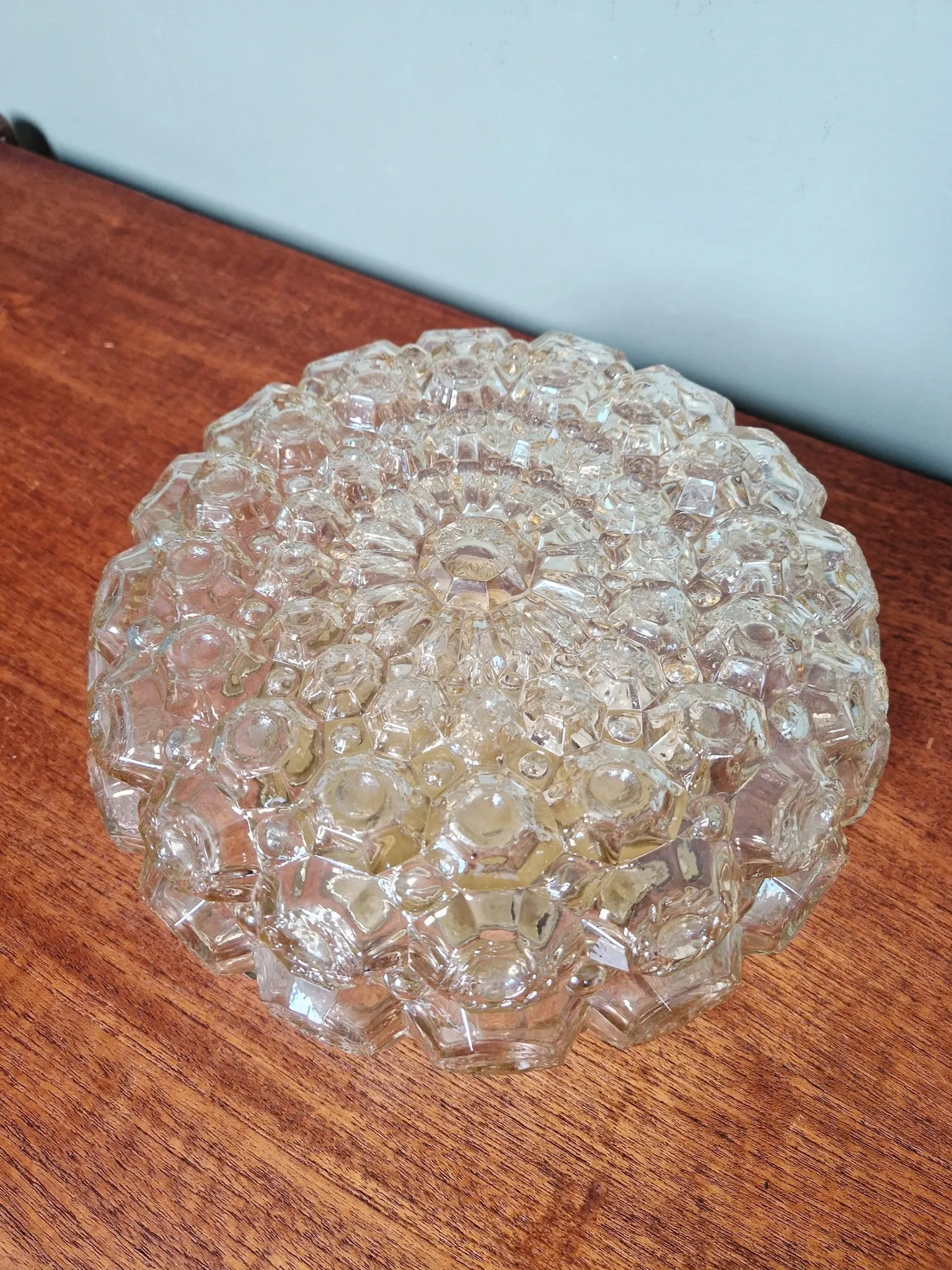 Amber glass honeycomb ceiling light, design by Helena Tynell, 1970.