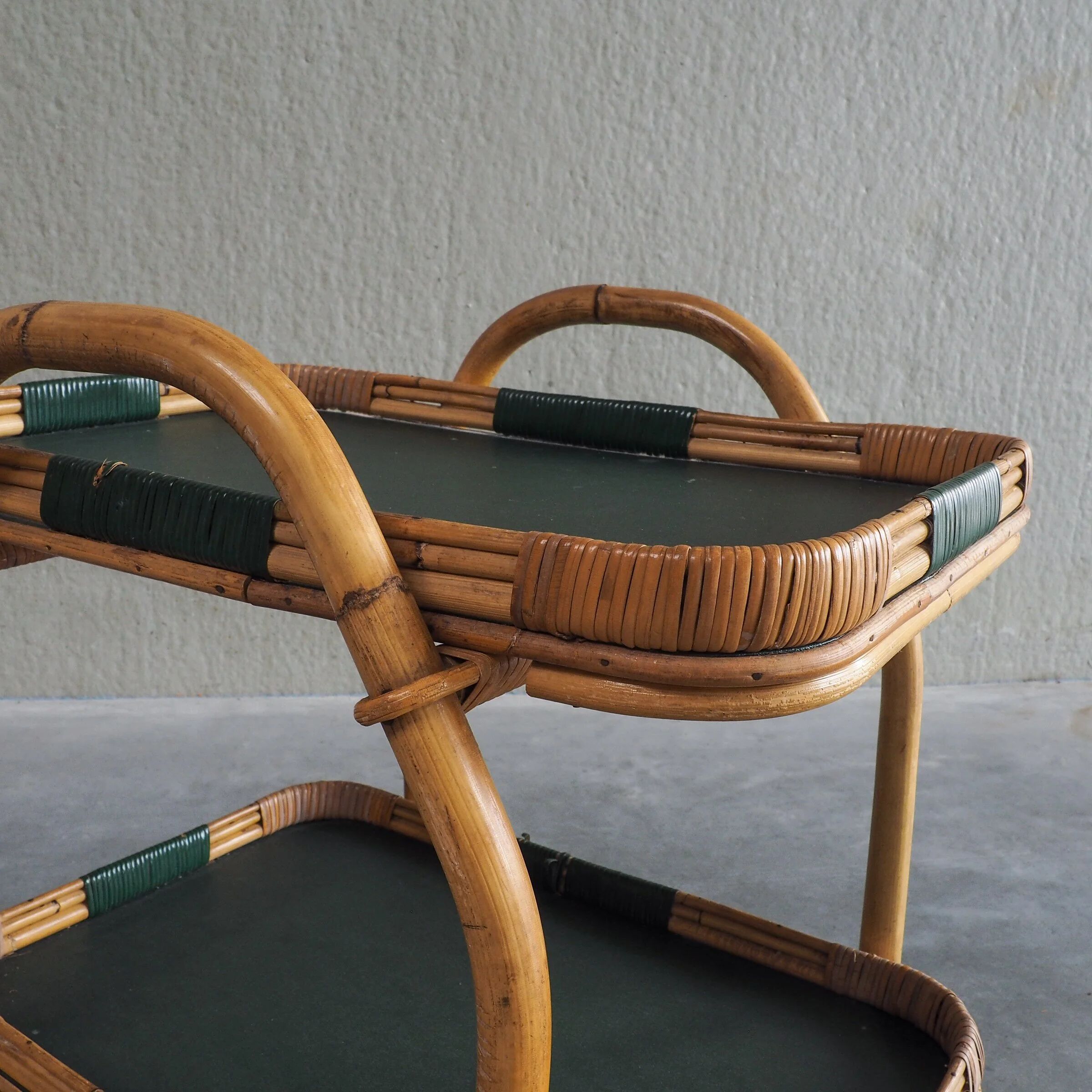 Chariot de service en bambou vintage