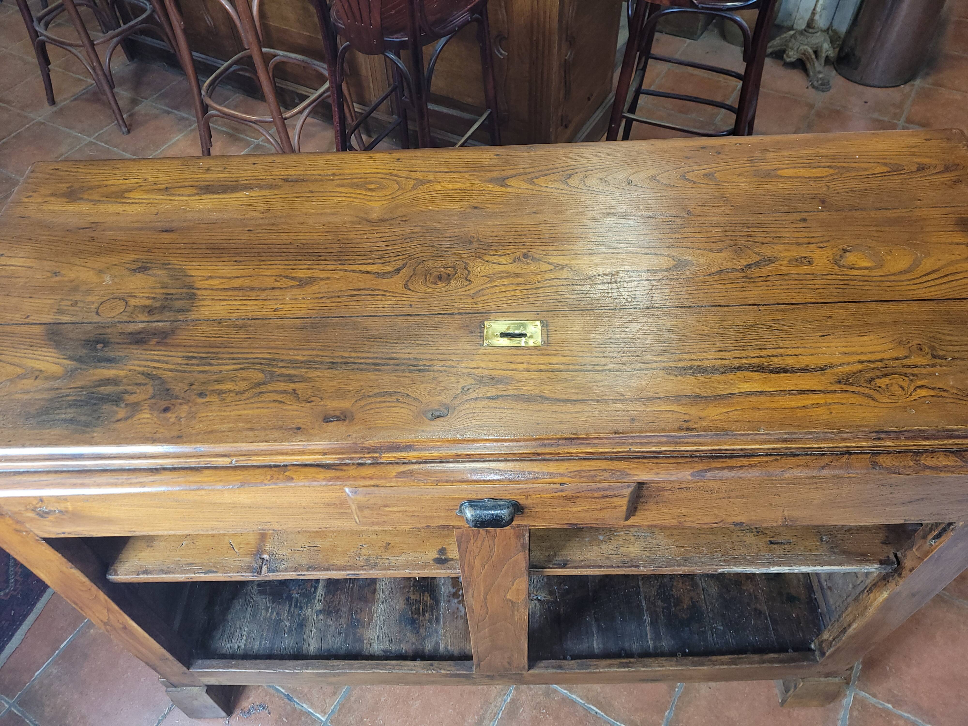 Elm bistro counter