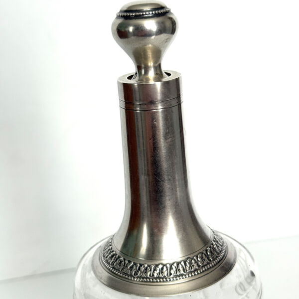 Carafe ancienne en cristal et argent massif – décor rubans et guirlande