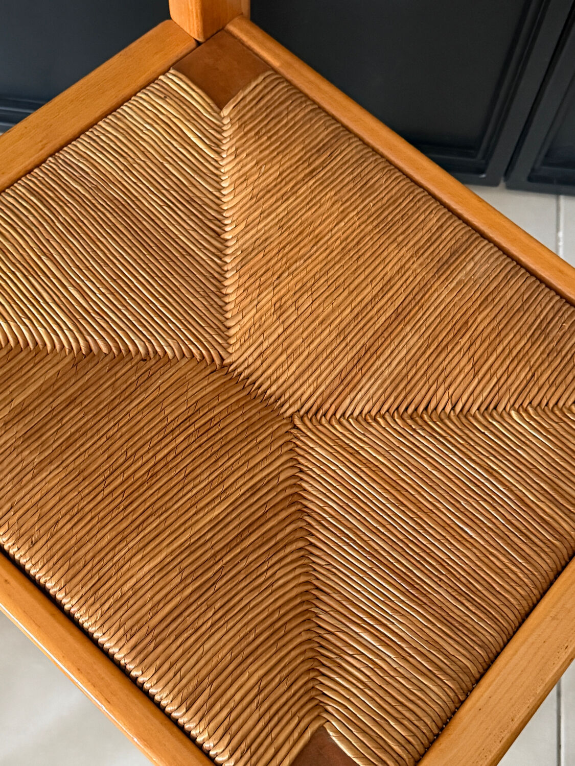 Pair of solid elm chairs with straw – Maison Regain, here
