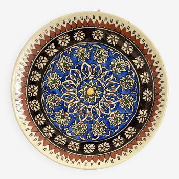 Decorative ceramic wall plate from iznik (Türkiye).