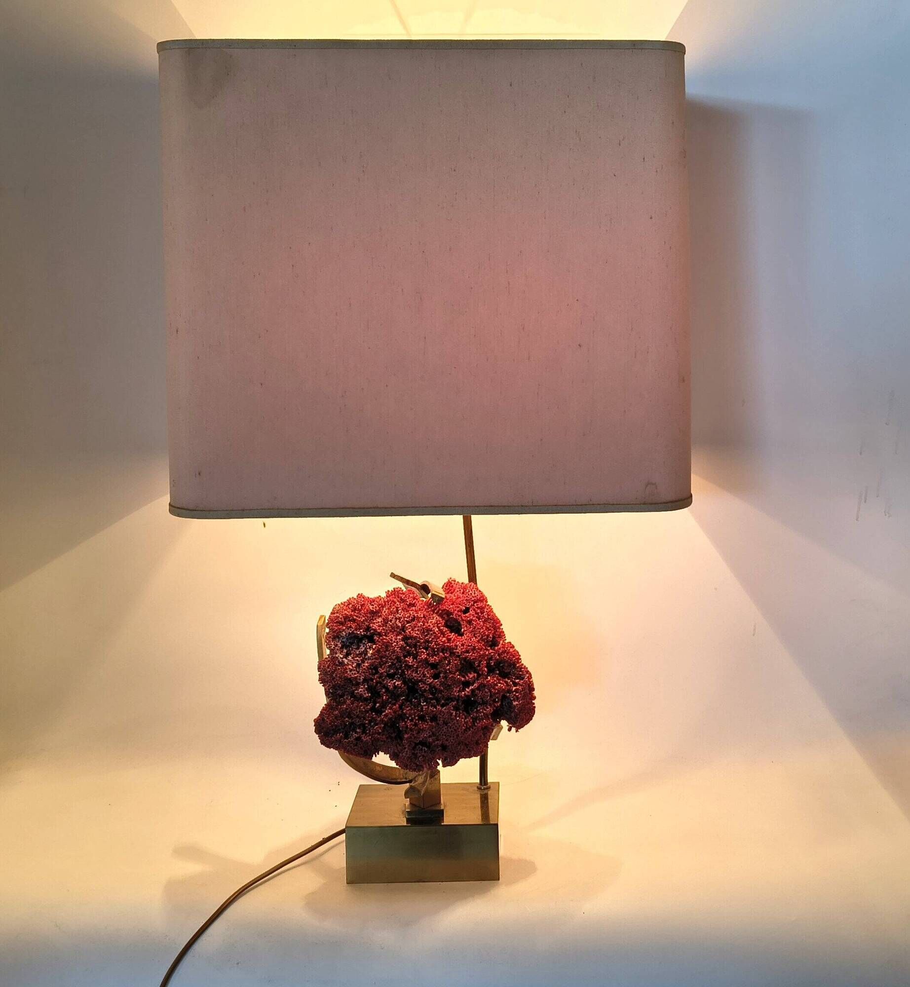 Rare red pipe organ coral brass table lamp, 1970s
