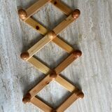 Extendable accordion coat rack in light wood